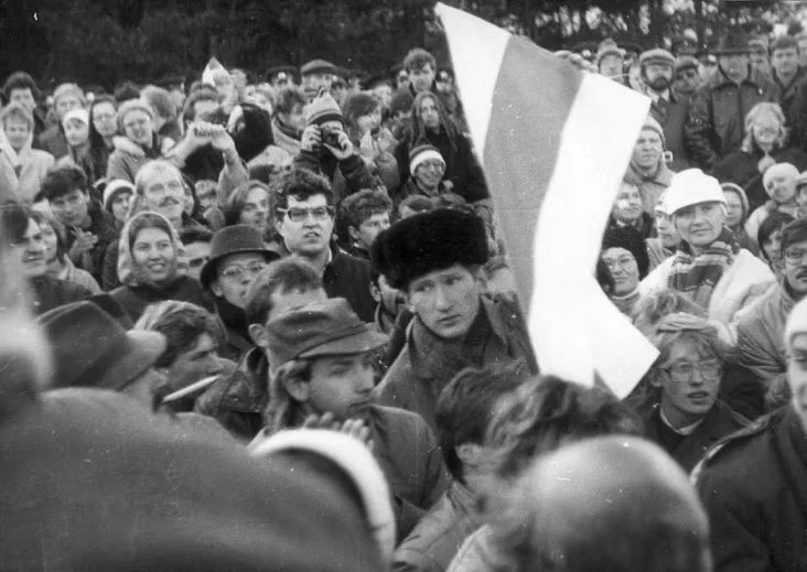 1988 Dziady Rally: Belarusian National Identity Suppressed by Soviets