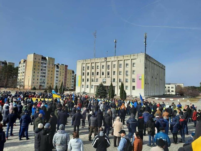 Russian forces kill three in Slavutych, Kyiv Oblast, set up checkpoints