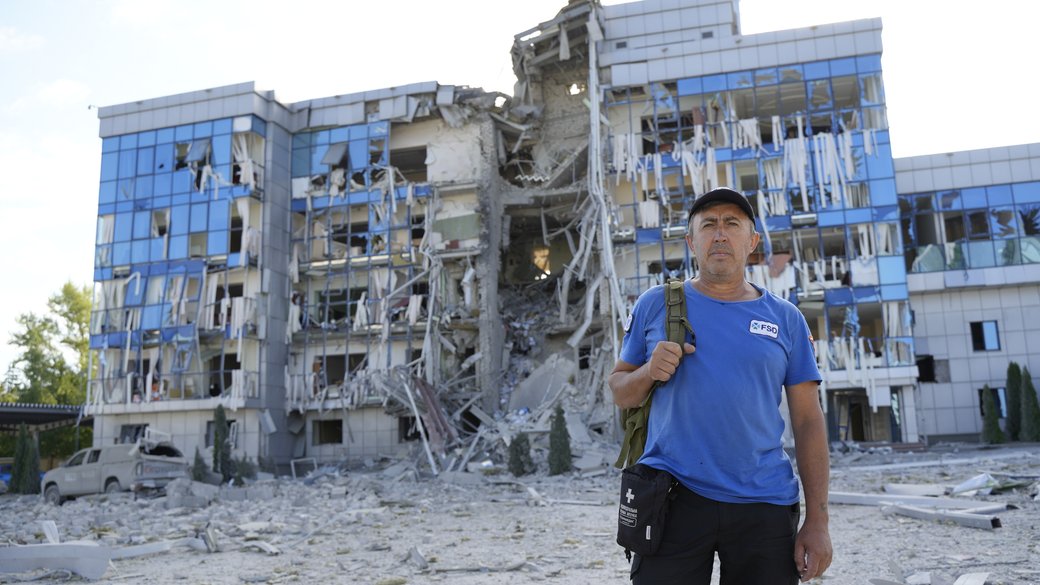 Russian attacks hit Ukraine overnight