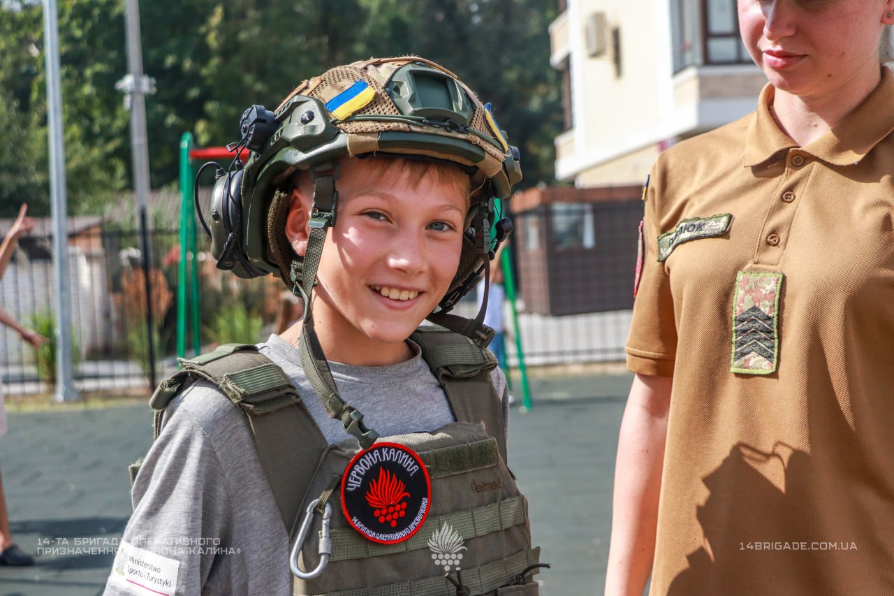 14th Brigade visits school celebration during wartime