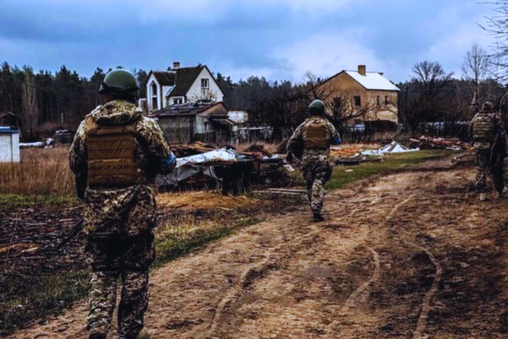 Night. Sniper Yuriy Chornomorets saw the crossing