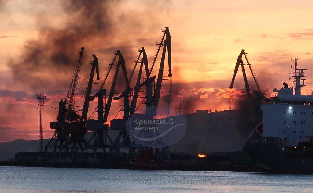 Ukraine destroys Russian landing ship and five planes