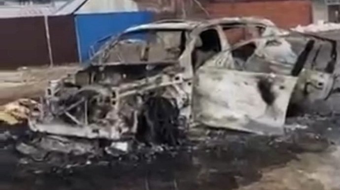 Russian tanks target civilian car near Vorzel (12 words max)