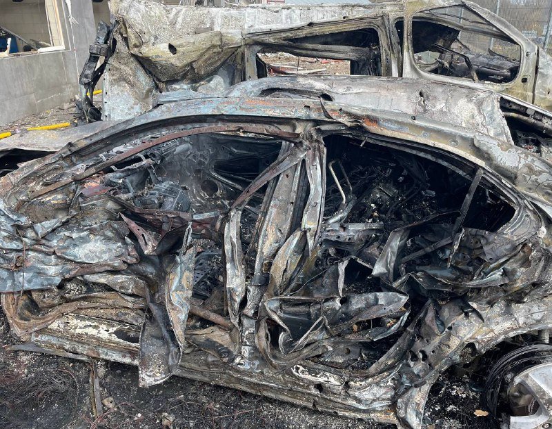 Missile strike in Lviv destroys tyre shop, damages nearby hotel housing evacuees