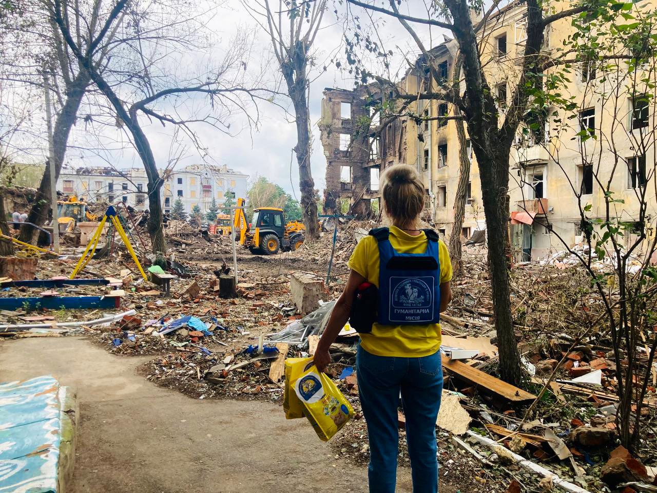 Elderly Ukrainian woman finds only 2 of 8 cats after missile strike