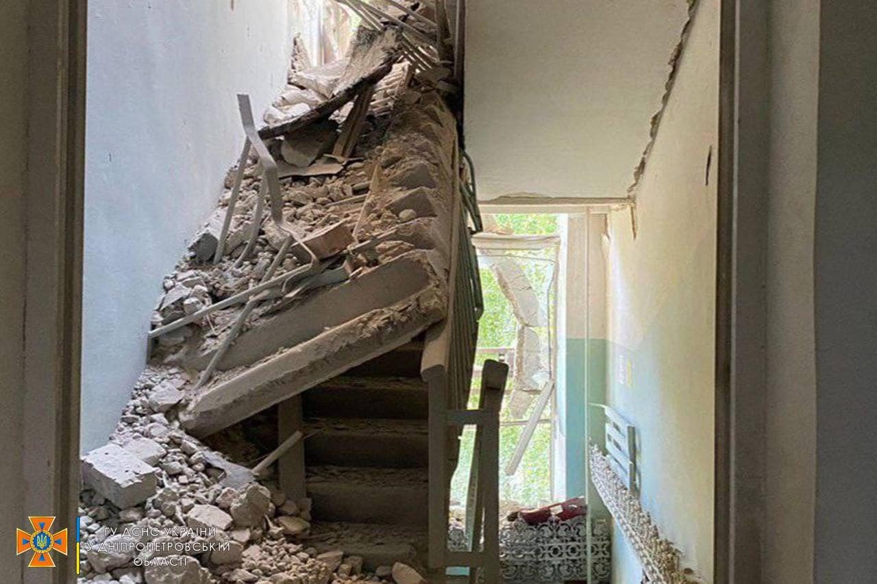 Russian terrorists target Nikopol with dozens of missiles