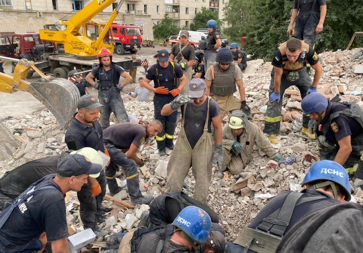Russian terrorism buries 20 Ukrainians alive in Chasiv Yar