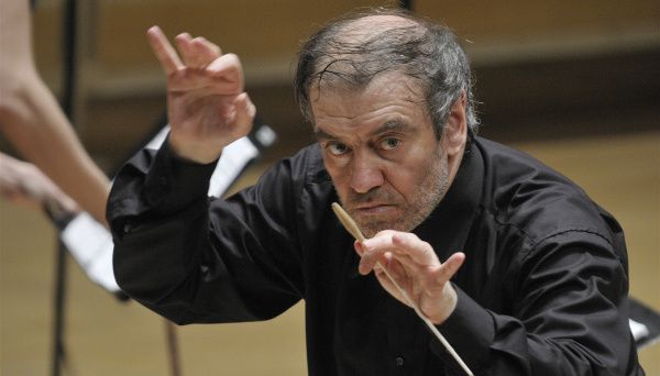 Against hosting a Gergiev concert in Italy
