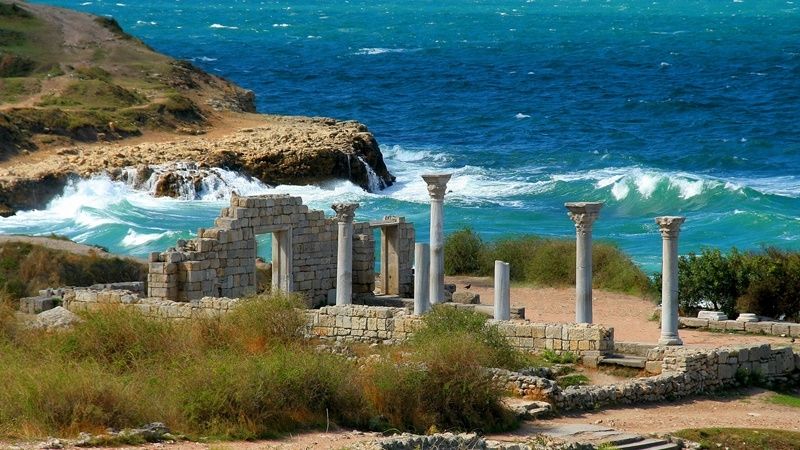 Russia loots 110 cultural artifacts in occupied Crimea
