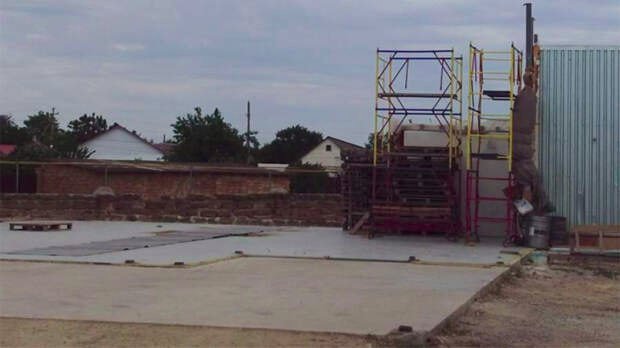Crimean Tatar service station dismantled after refusing Russian military vehicles