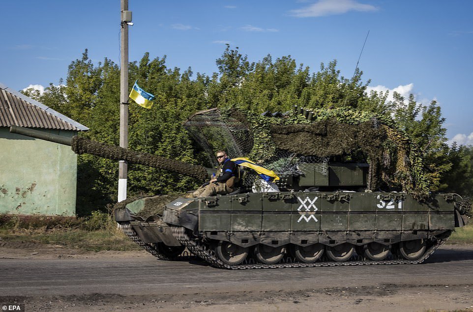 Third Russian tank captured by Ukrainian troops in Kursk near Sudzha