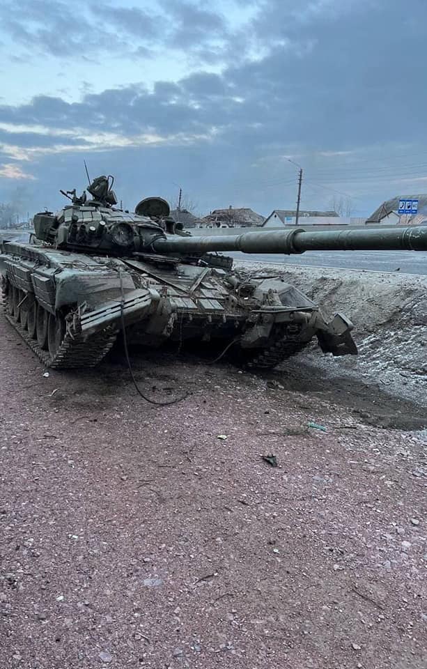 Ukrainian defenders destroy Russian occupiers