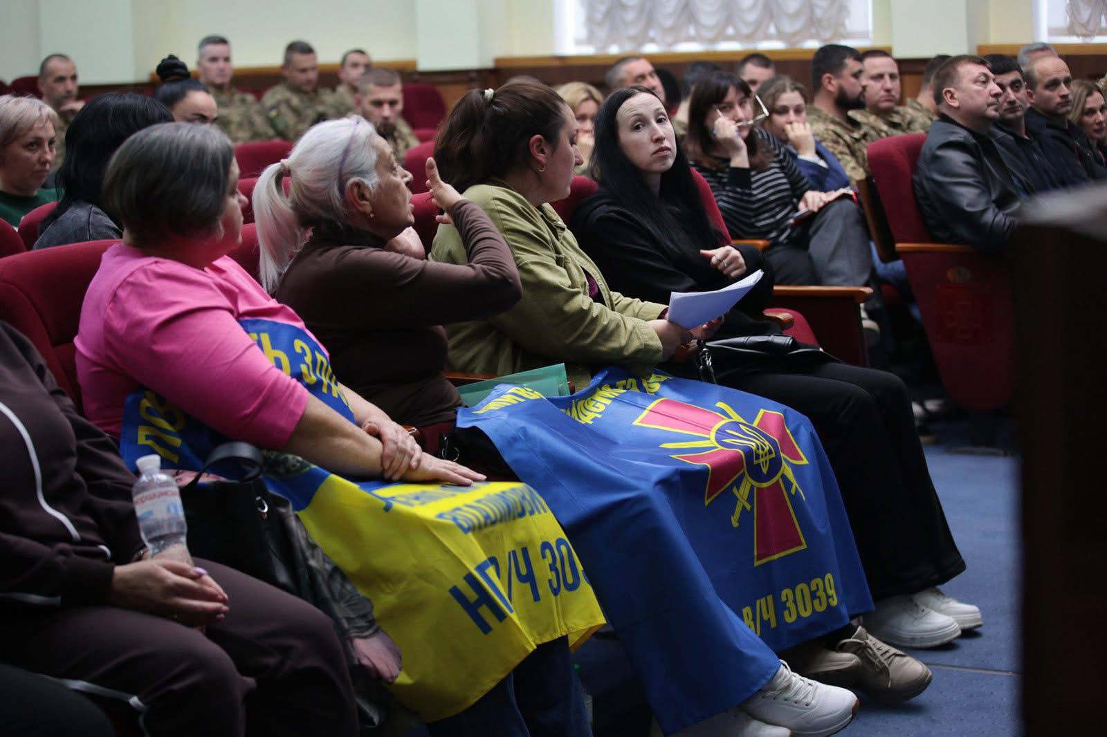 Commander of the National Guard meets with families of missing soldiers