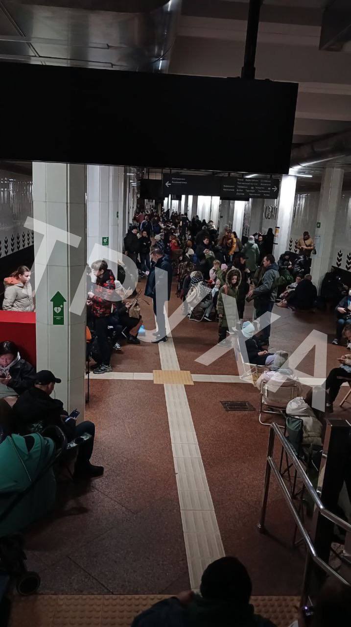 Kyiv commuters hide in metro for third consecutive morning