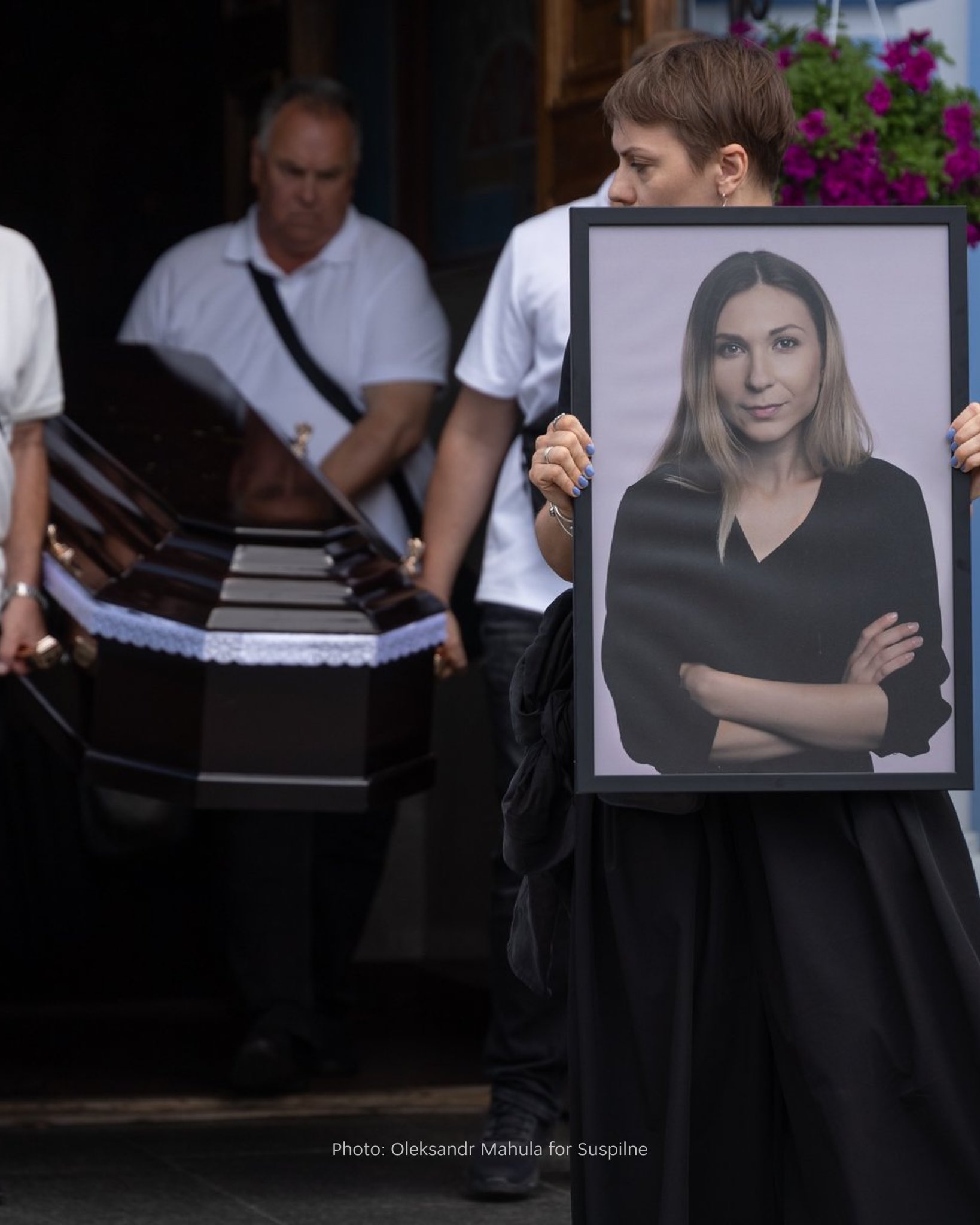 Ukraine bids farewell to journalist killed in Russian captivity