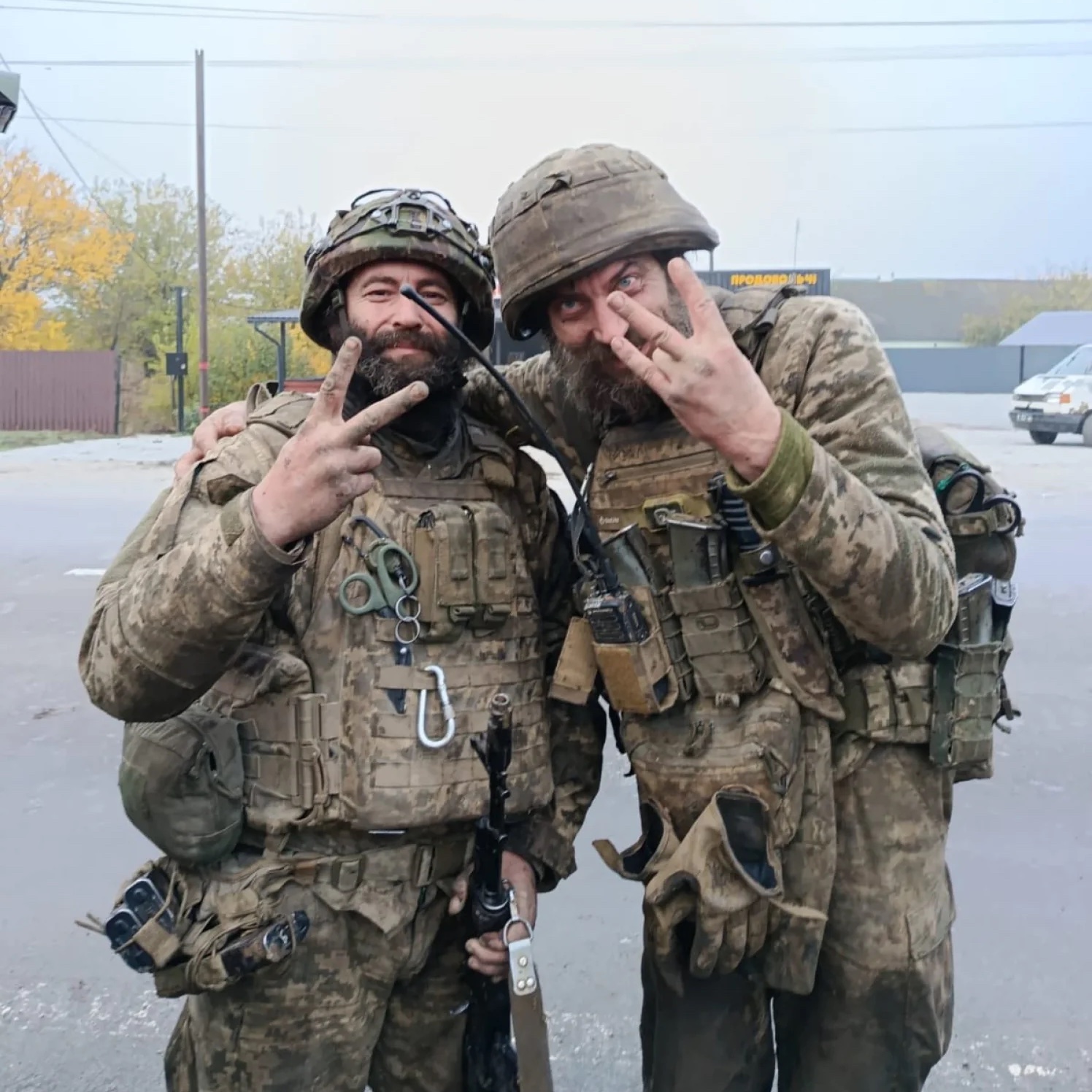 Two Ukrainian soldiers honored for 165-day observation post defense