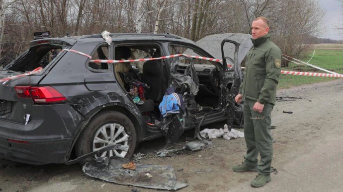 Russian forces kill family of 5 near Kyiv, police document car shootings.