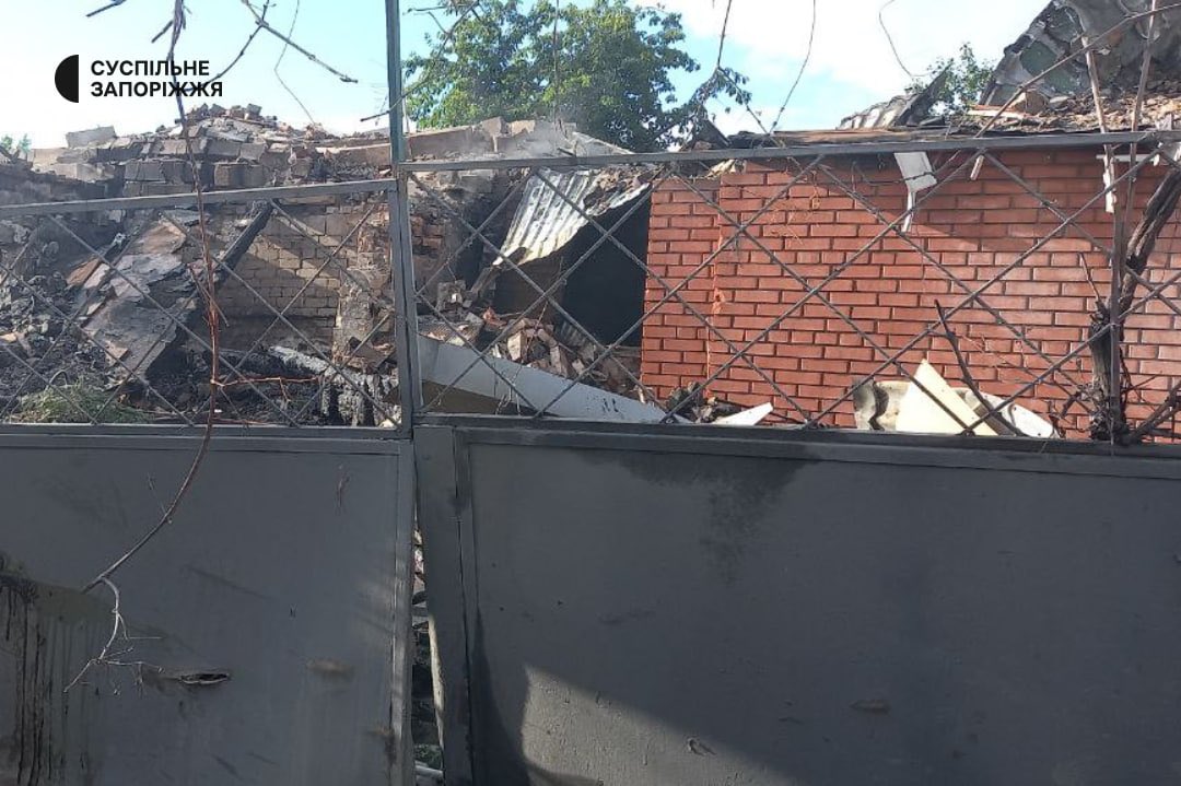 Russian fascists attack civilian homes in Zaporizhia suburbs