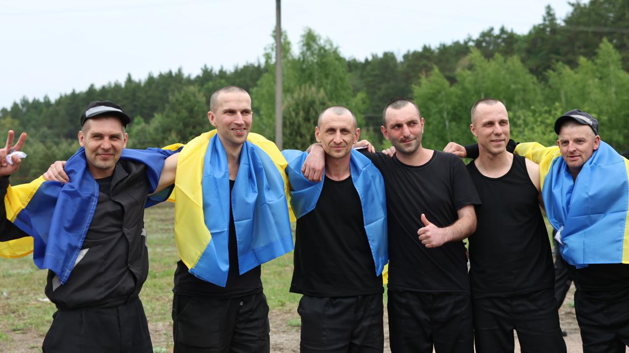303 défenseurs ukrainiens de retour grâce à échange