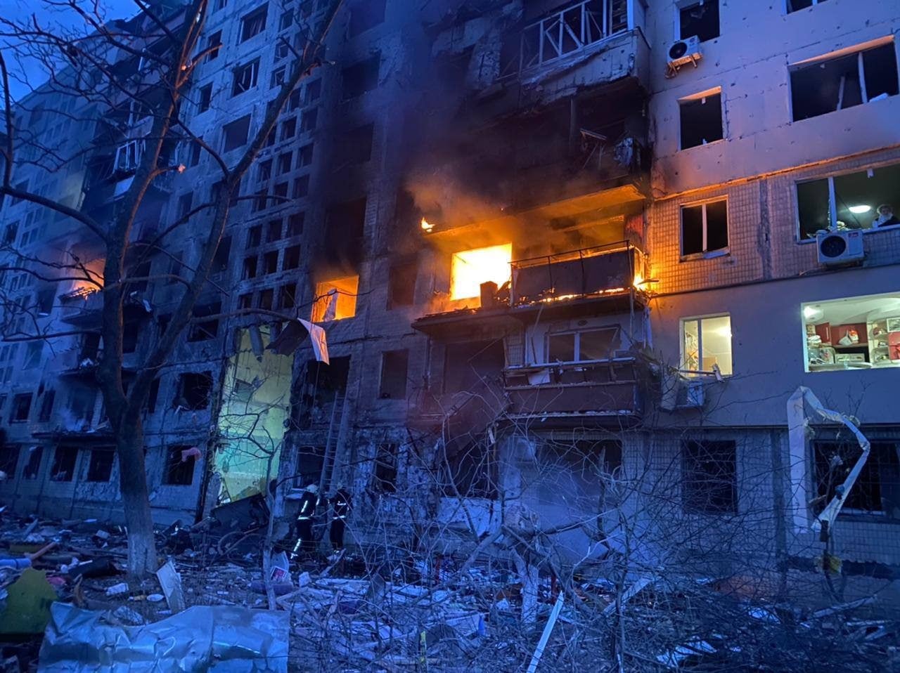 Russian missile strike hits Kyiv residential building