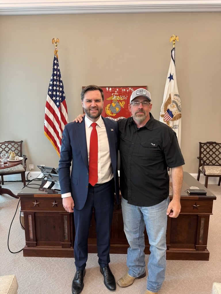 Vice-président cousin Nate Vance rencontre JD à la Maison Blanche
