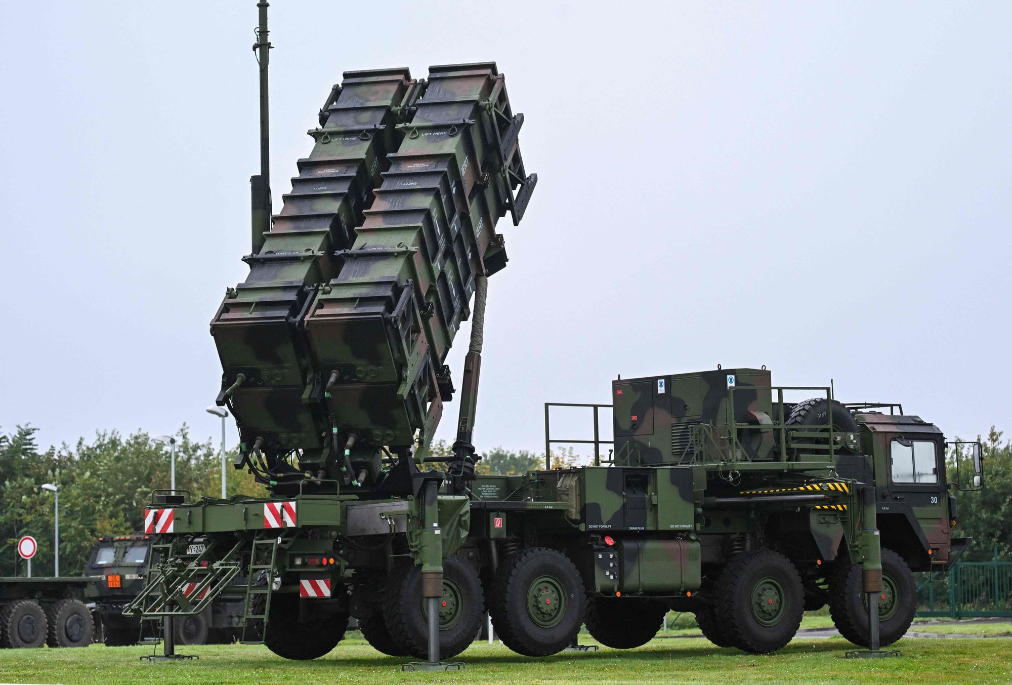 Suspension of U.S. arms deliveries to Ukraine