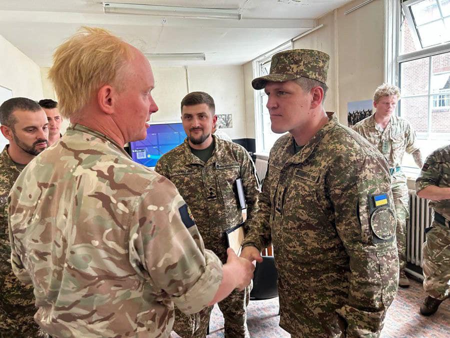 Ukrainian National Guard Commander visits troops training in UK