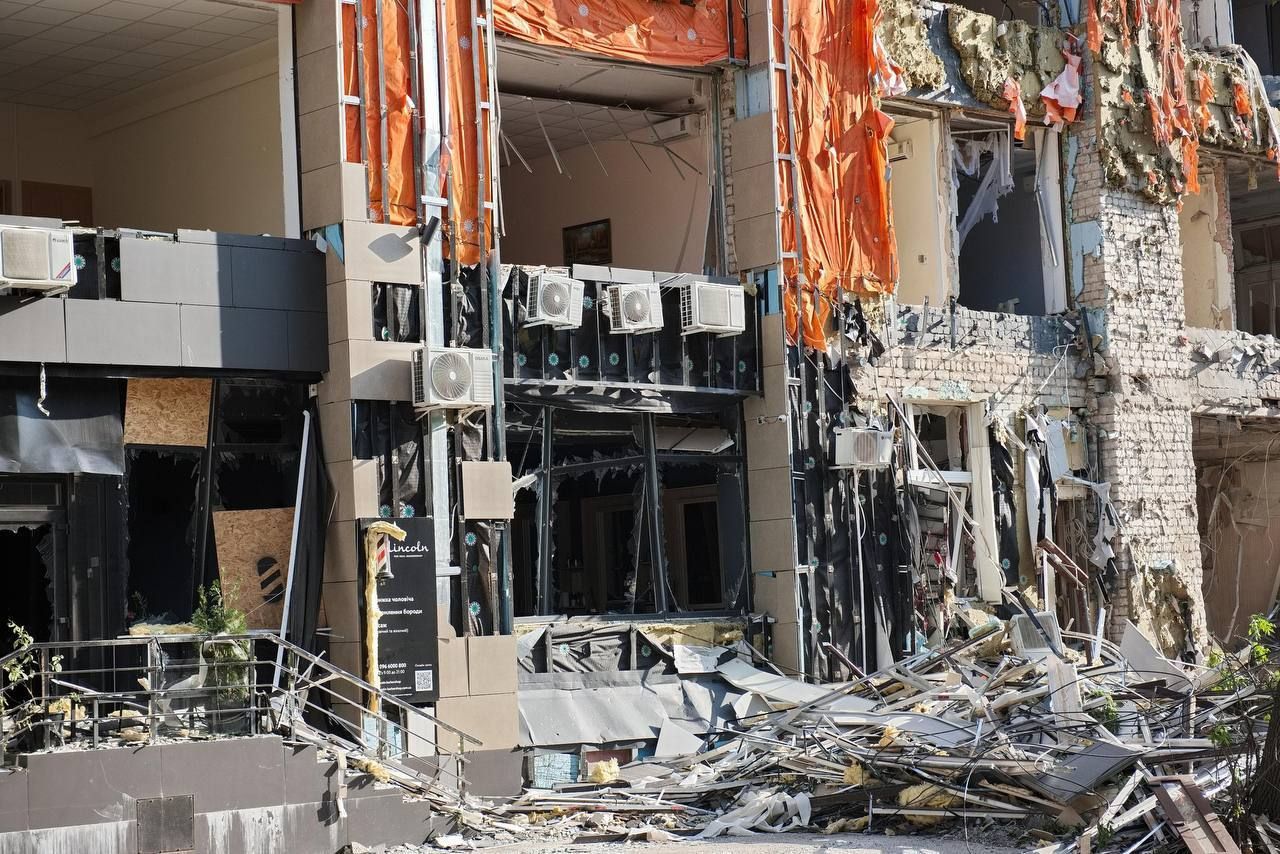 Russian attacks on hypermarket: 18 dead, 21 hospitalized, including a child