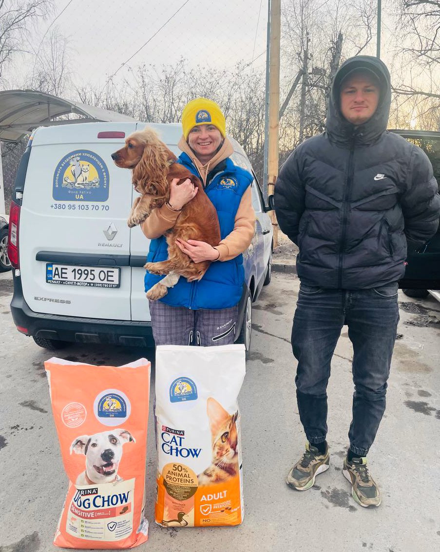 Fedya, Ukrainian commander, cares for frontline dog ‘pkm’, Hachiko delivers food