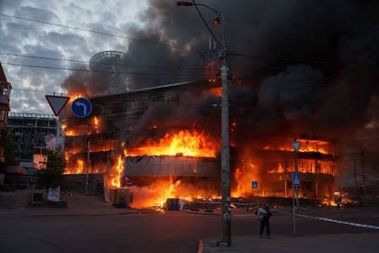 Russia threatens sustained strikes; Ukrainian drones hit Russian cities daily