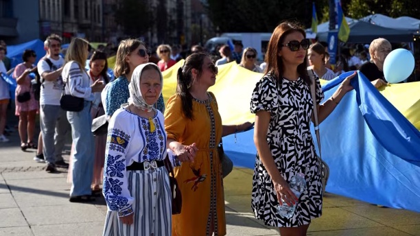 Ukrainian refugees show strong employment, financial recovery abroad