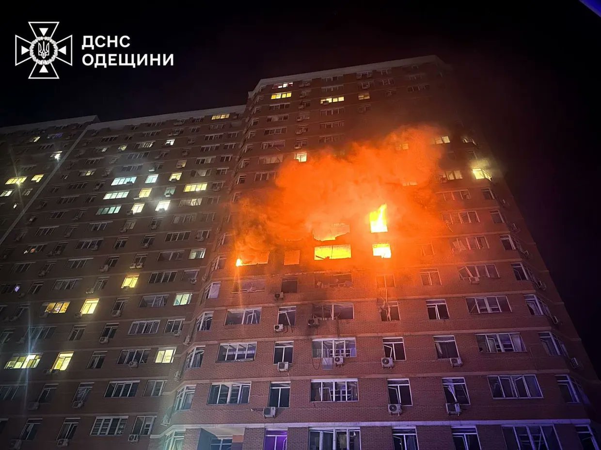 Russia drone strike on Odesa: couple killed, 14 injured, building fire