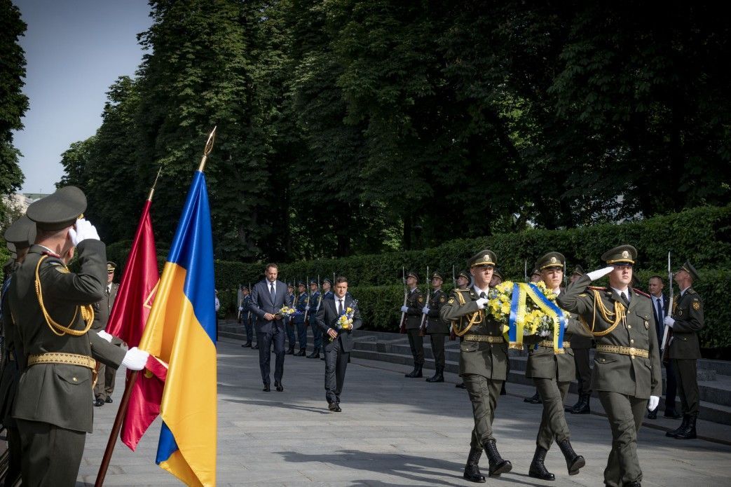 Ukraine honours WWII victims with President Zelenskyy