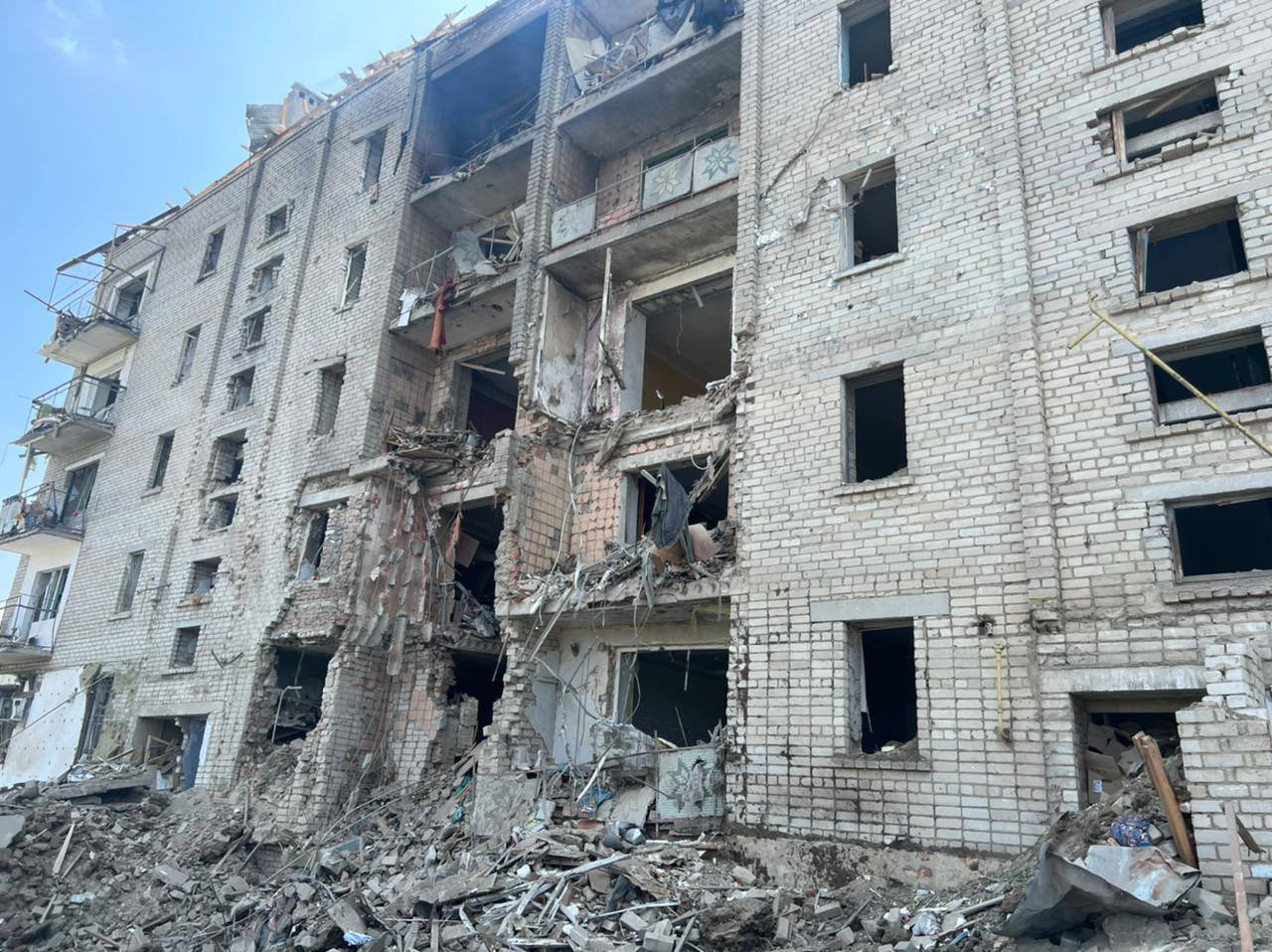 Rocket strike on residential building injures four children, one loses eye