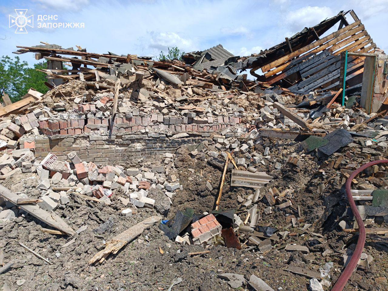 Russian FAB-500 bomb attack kills one, injures two in Zaporizhzhia