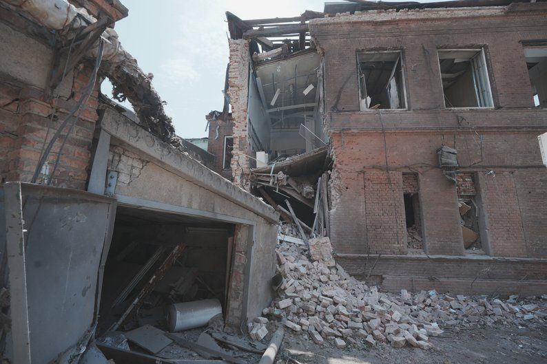 Russia strikes hospital and homes with drone — civilian victims