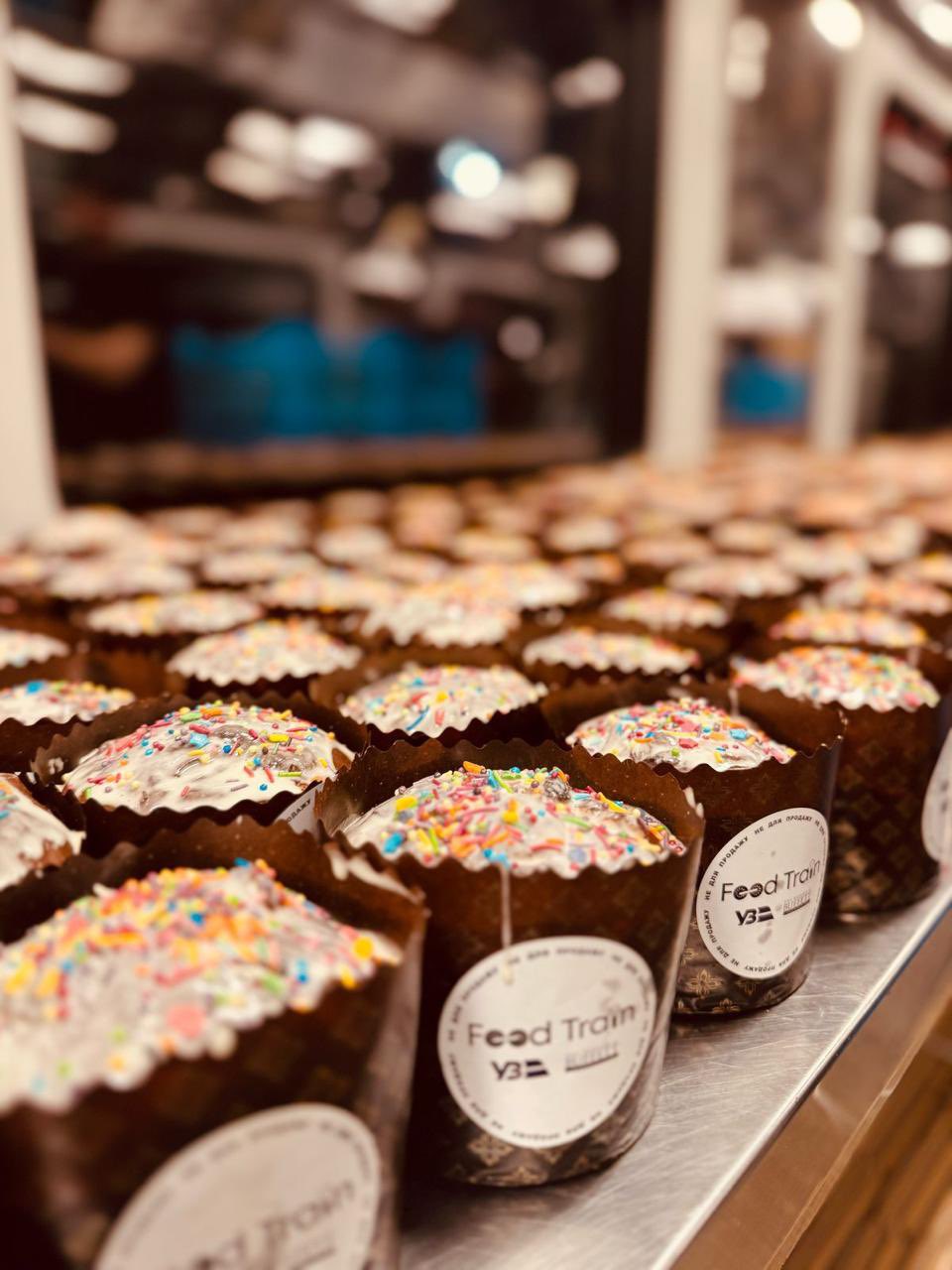 Food Train bakes 5,000 Easter cakes for Ukrainian communities
