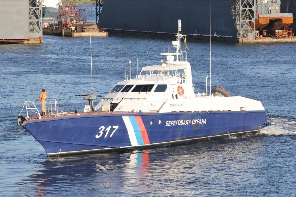 An Ukrainian sea drone destroys a patrol boat crew
