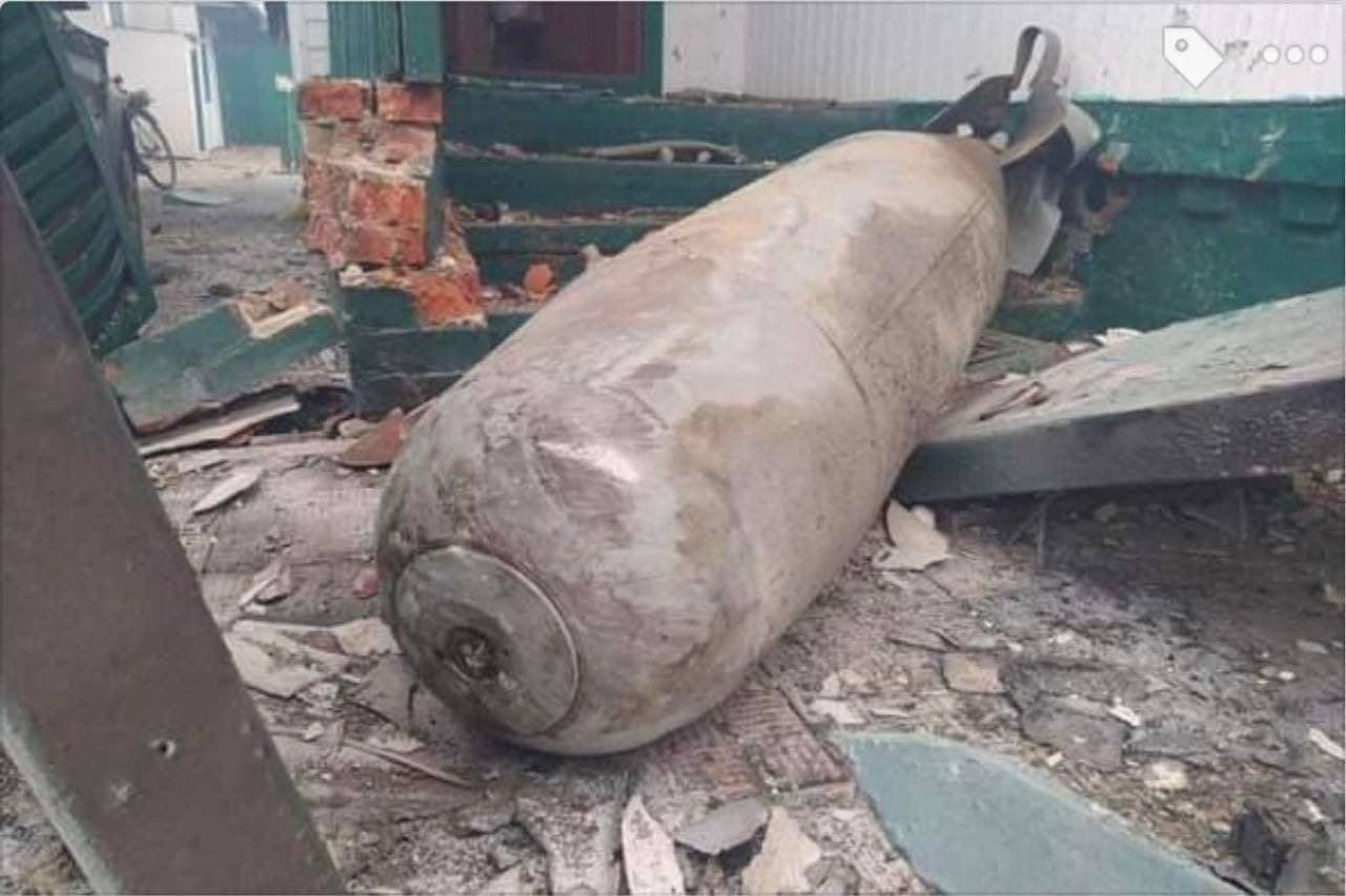 Ukraine FM Kuleba shows unexploded 500kg bomb, urges West to close skies