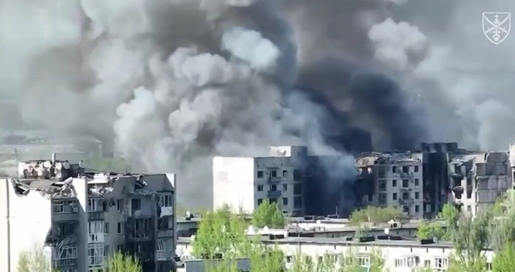 Ukraine may abandon Pokrovsk if Russia closes 15km gap, warns analyst