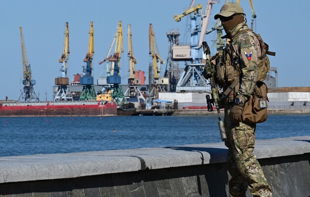 Russia uses occupied Ukraine coast as propaganda resort for tourists