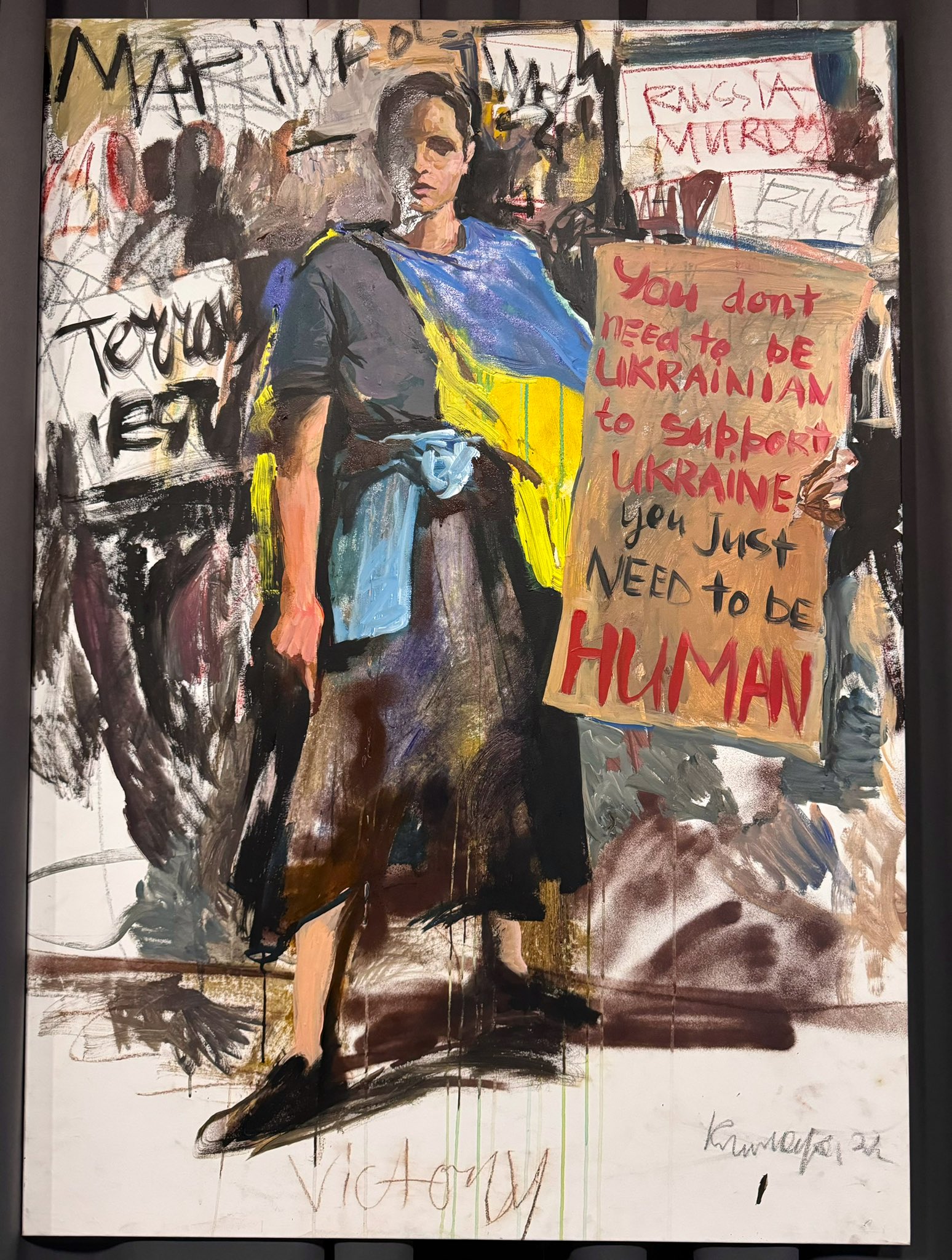 Art in Kyiv railway station conveys support for Ukraine