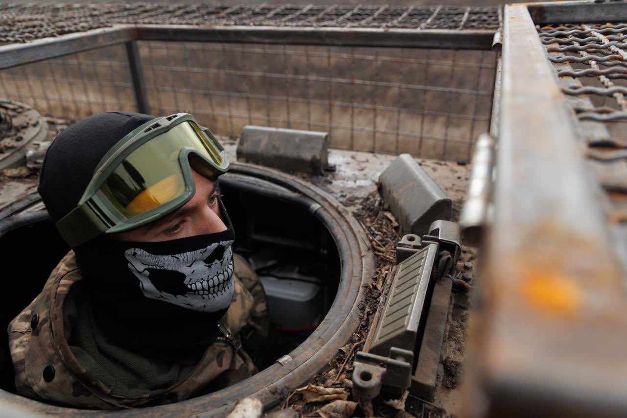Powerful armor and crew skill of the Donbas battalion