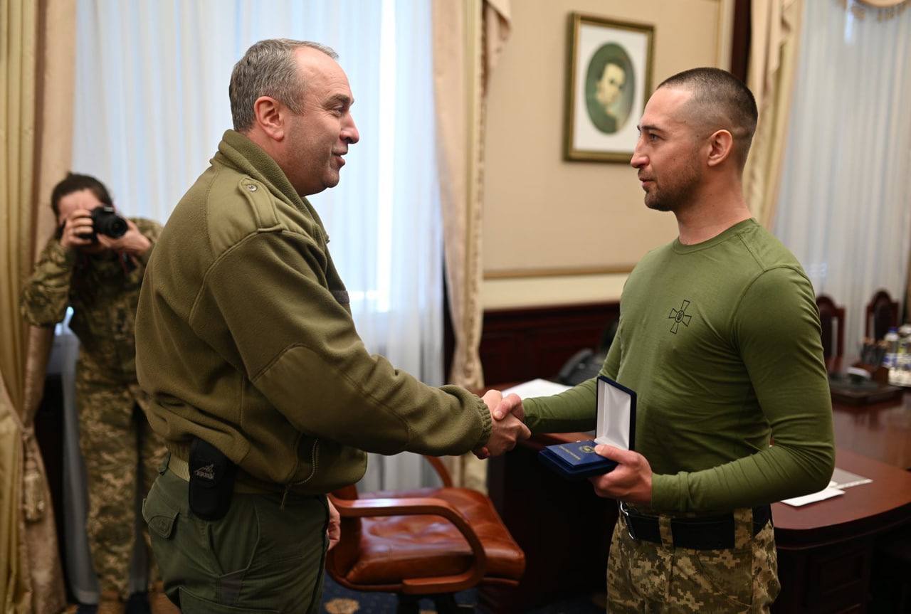 Border guard Roman Hrybov, author of famous slogan, returns home from captivity