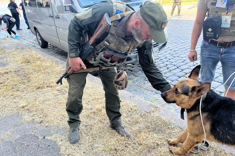 Ukrainian National Guard and emergency services evacuate flood victims after Kakhovka HPP destruction