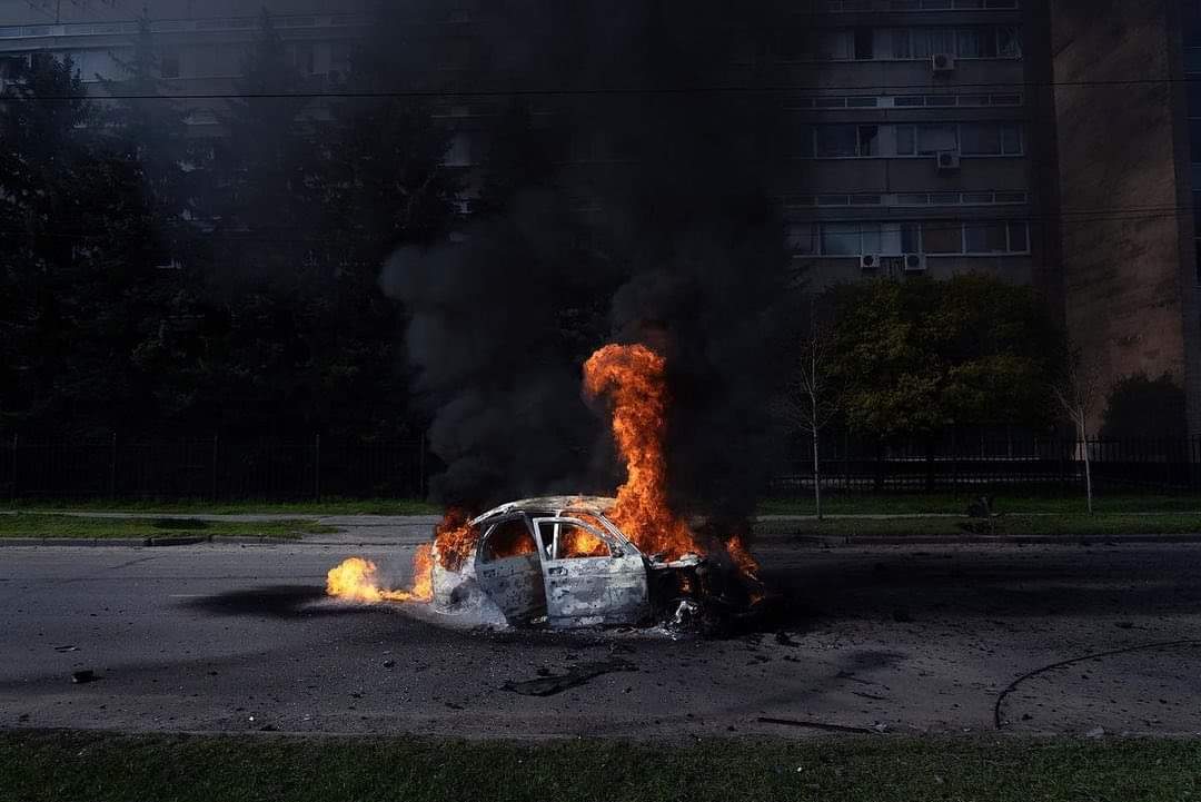 Car burning with two people after Russian shelling in Kharkiv