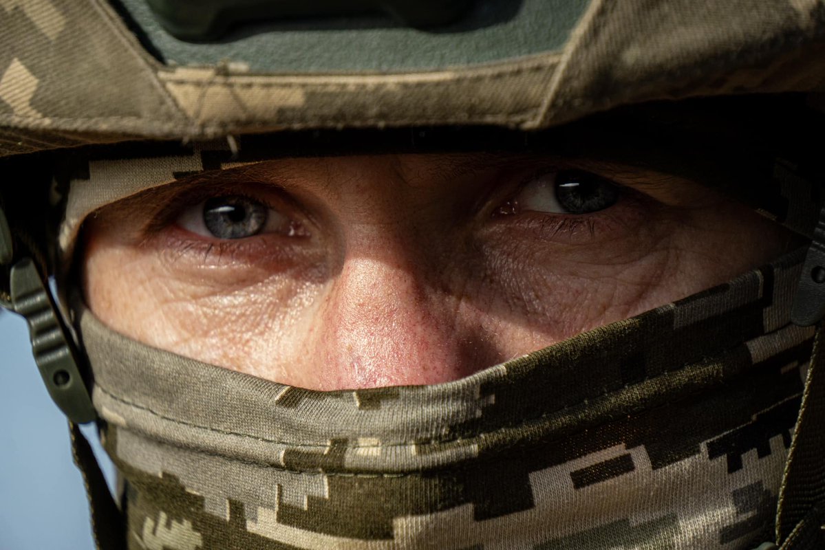 Ukrainian warriors waiting and watching