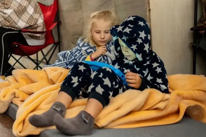 Kyiv residents sleep in metro to escape Russian Shahed drones