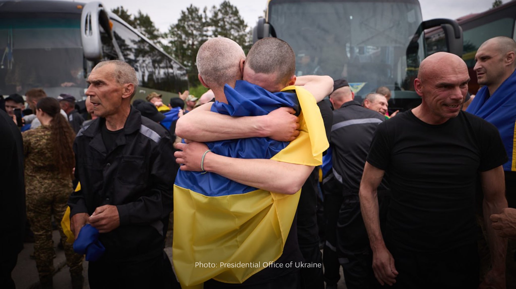 303 Ukrainian defenders return home in 1000-for-1000 prisoner exchange