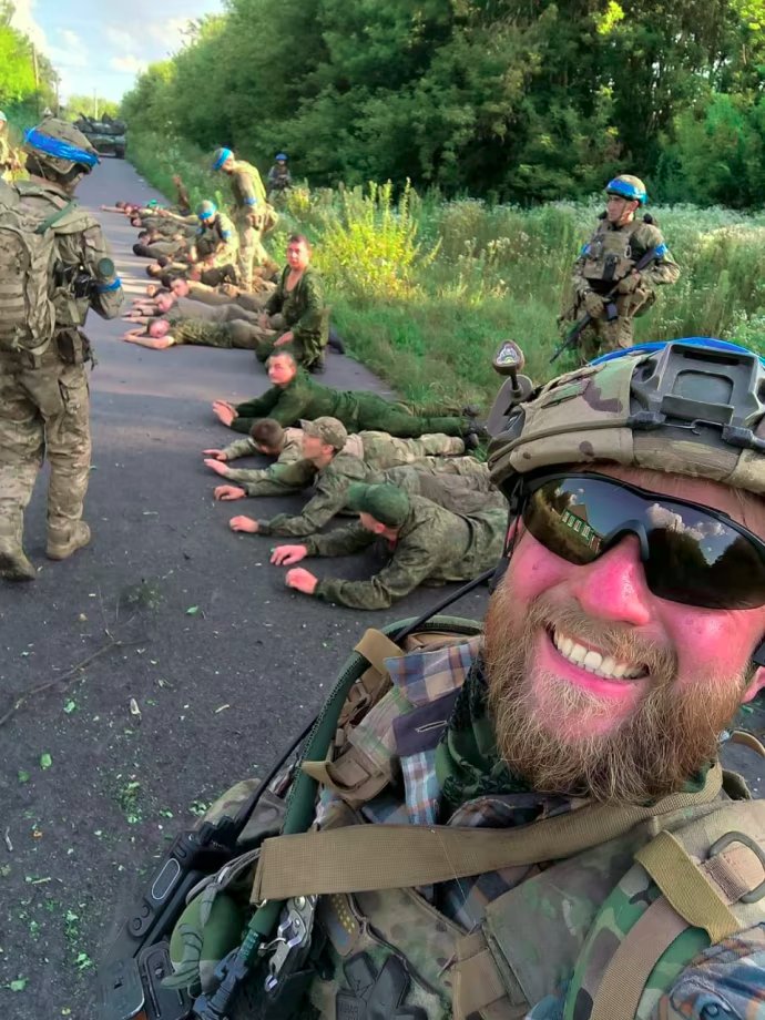 Ukraine captures Russian soldiers in Kursk region